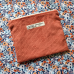 Pochette à calots - velours côtelé terracotta et marnie