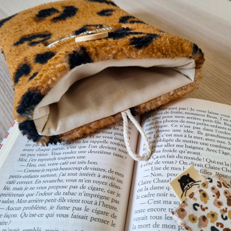Pochette à livre - moumoute fauve