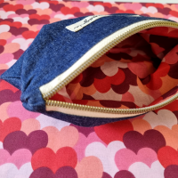 Pochette jeans et petits coeurs