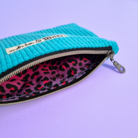Pochette souple velours côtelé - bleu turquoise et léo rainbow