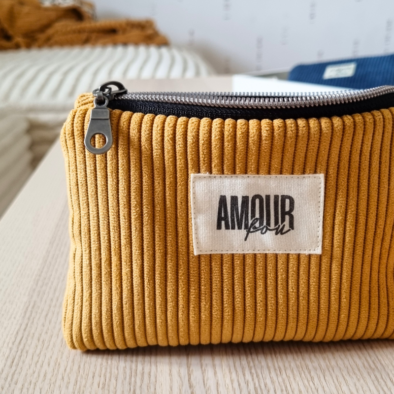Porte-monnaie moelleux velours côtelé ocre "Amour Fou"