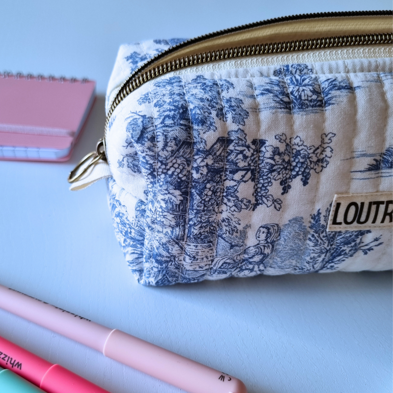La maxi trousse matellassée - toile de jouy bleu