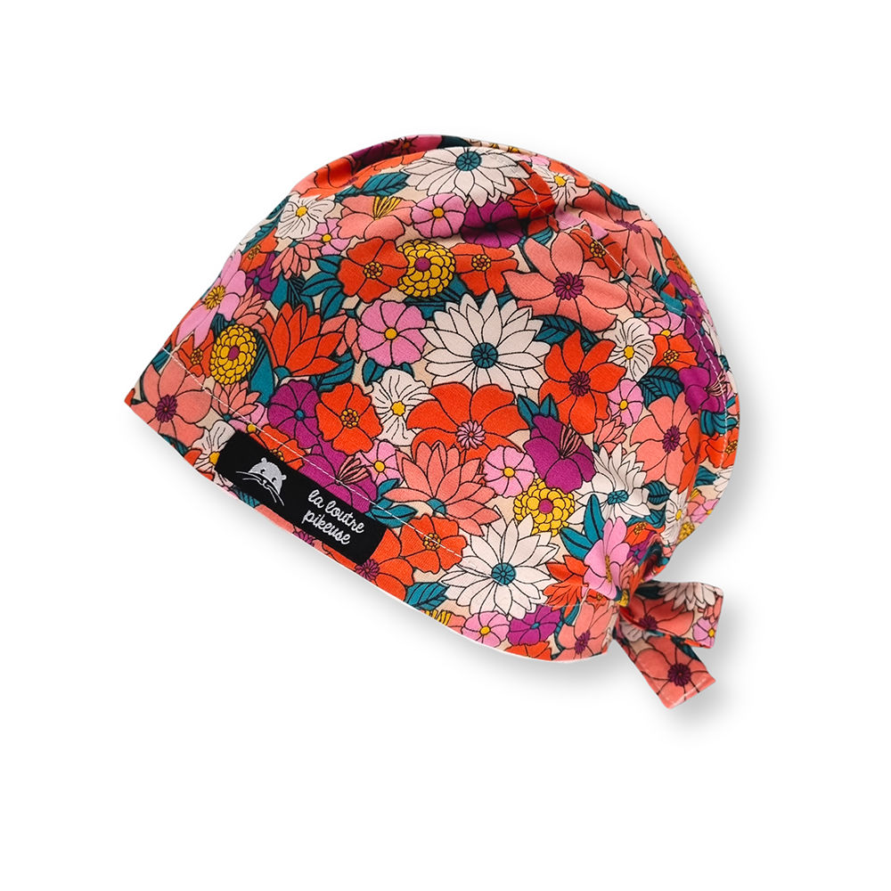 Calot de bloc couvrant avec des grosses fleurs oranges, roses, violettes