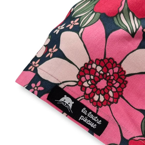 Calot de bloc couvrant avec de grosses fleurs roses