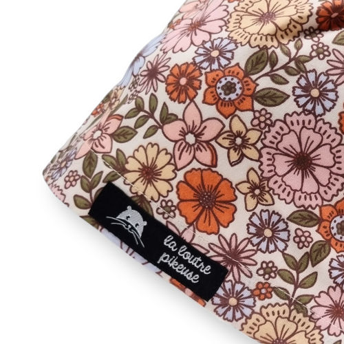 Calot de bloc couvrant avec des fleurs marrons