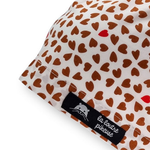 Calot de bloc couvrant avec des coeurs chocolats et rouges