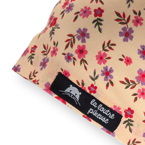 Calot de bloc couvrant avec des fleurs roses, mauves sur fond beige