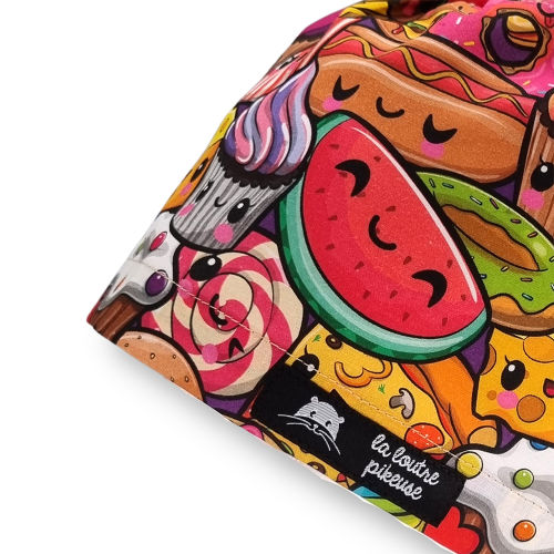 Calot de bloc couvrant avec de la junk food