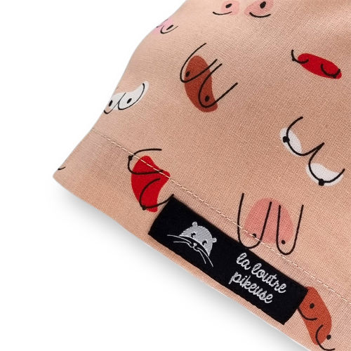 Calot de couvrant avec des seins pour octobre rose