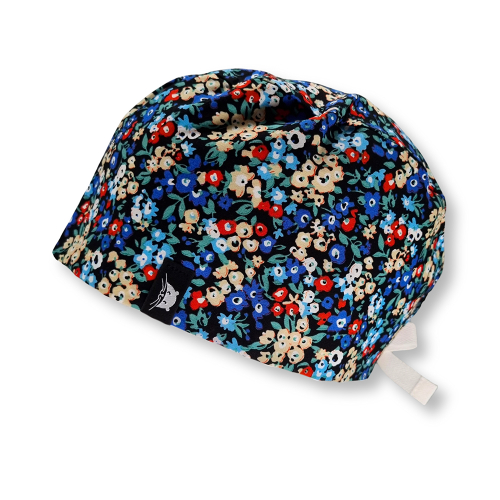 Calot court en tissu avec des fleurs bleu, rouge sur fond noir