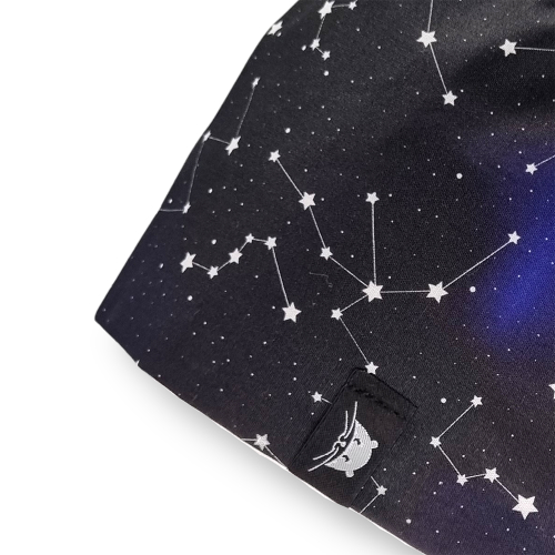 Calot de bloc court avec des étoiles, constellation