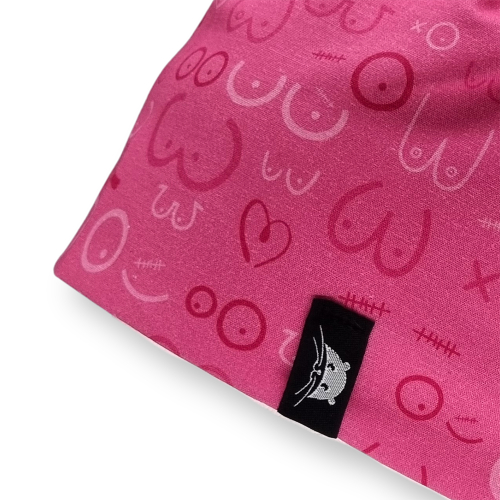 Calot de court avec des seins pour octobre rose