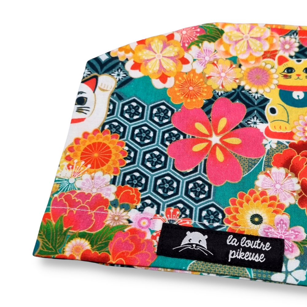 Calot de bloc couvrant avec des fleurs et chat japonais