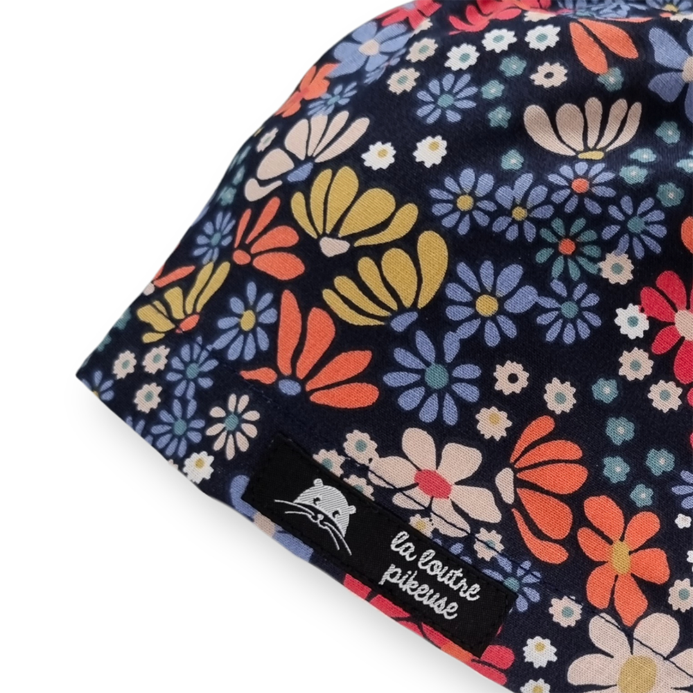 Calot de bloc couvrant avec des fleurs bleues