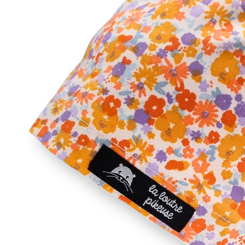 Calot de bloc couvrant avec des fleurs oranges et mauves