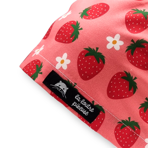 Calot de bloc couvrant avec des fraises rouges et roses