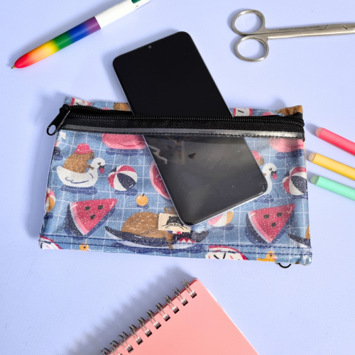 Pochette reverso plastifiée pour stylos et téléphone avec des capybaras