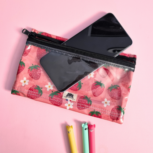 Pochette reverso plastifiée pour stylos et téléphone motif fraises