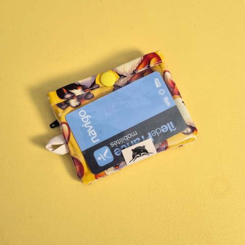 Porte-badge zippé avec des corgis jaunes