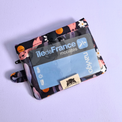 Porte-badge zippé avec des loutres