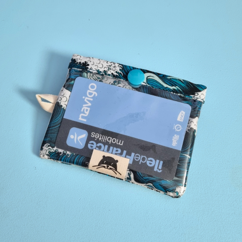 Porte-badge zippé avec des vagues