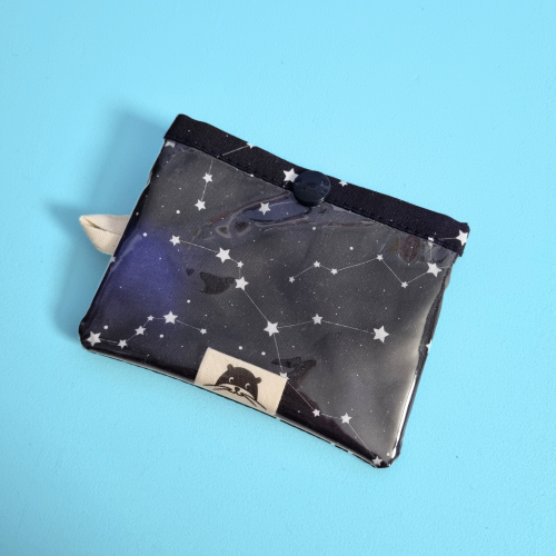 Porte-badge zippé avec des constellations