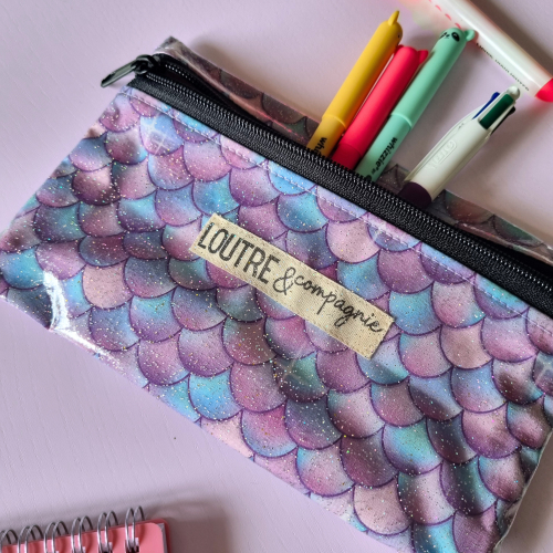 Pochette reverso - Sirène Pochette reverso plastifiée pour stylos et téléphone motif sirène violette