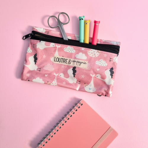 Pochette reverso - Cigognes Pochette reverso plastifiée pour stylos et téléphone avec des cigognes
