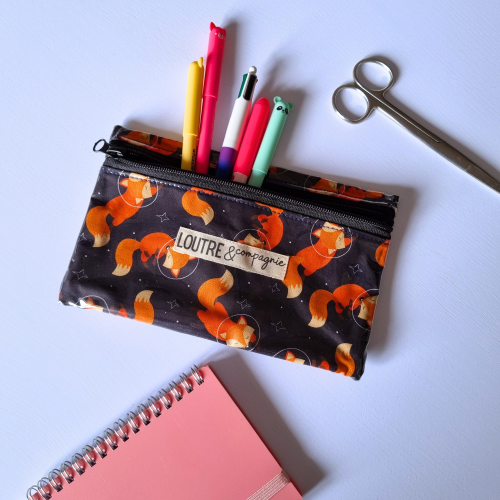 Pochette reverso - Foxy Pochette reverso plastifiée pour stylos et téléphone avec des renards