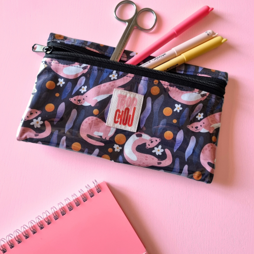 Pochette reverso - Loutre Pochette reverso plastifiée pour stylos et téléphone avec des loutres