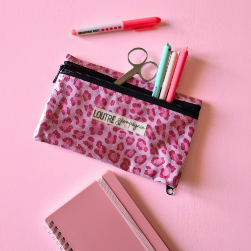 Pochette reverso - Pinky Pochette reverso plastifiée pour stylos et téléphone léopard rose