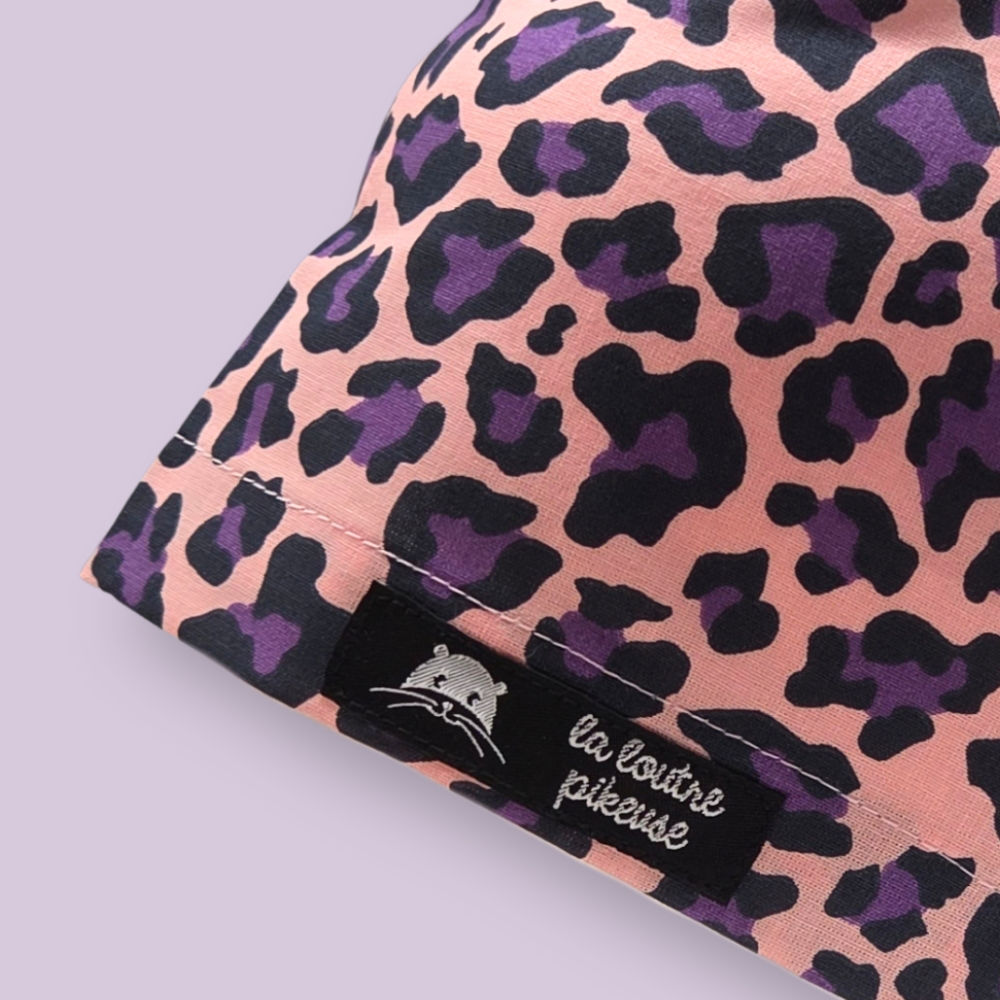 Calot couvrant lรฉopard beige et violet