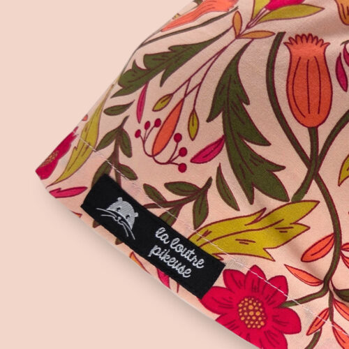 Calot couvrant avec des fleurs art déco rouges